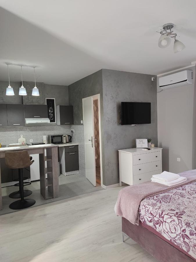 Flora Apartment
